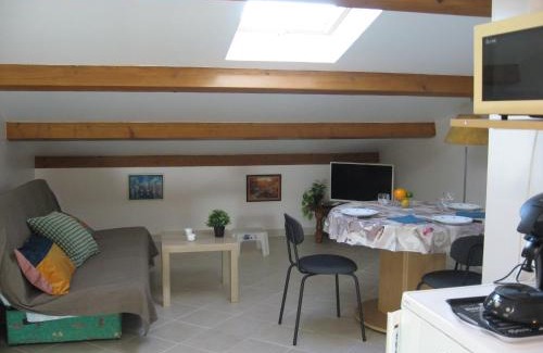 Les Bormettes Apartment | T 2 avec velux sous les combes de 34 m2