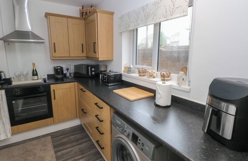 Margam Cottage | T?&NBSP;DRWS NESAF, pet friendly, with open fire in Cwmllynfell