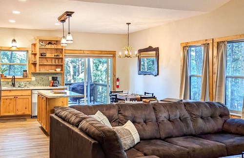 Ruidoso Cabin | T-Post Cabin Summary: