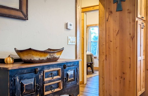 Ruidoso Cabin | T-Post Cabin Summary: