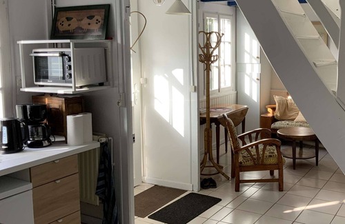 Tregastel House | T'y Nima fisherman's cottage with walled garden