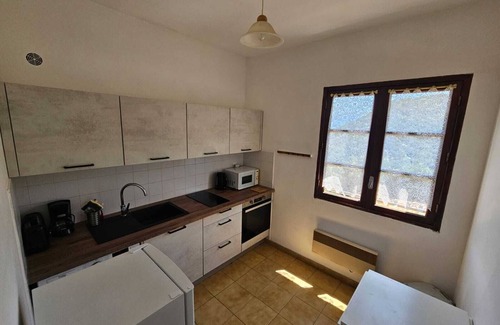 Letia Apartment | T1 - 14 km beaches - INTERNET - PARKING - MOTORBIKE GARAGE