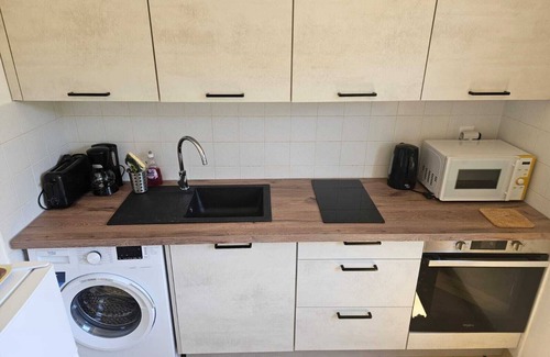 Letia Apartment | T1 - 14 km beaches - INTERNET - PARKING - MOTORBIKE GARAGE
