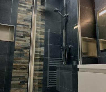 Saint-Serge Apartment | T1 bis cosy et spacieux - wifi - parking gratuit