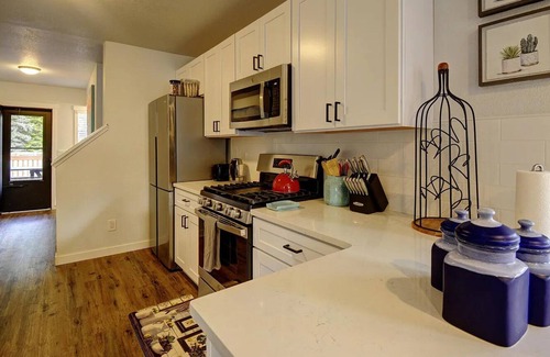 West End House | T1: Cheerful Bedroom Villa in North Tacoma