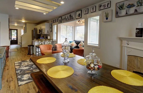 West End House | T1: Cheerful Bedroom Villa in North Tacoma