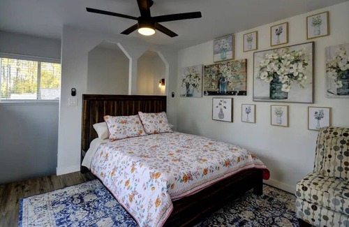 West End House | T1: Cheerful Bedroom Villa in North Tacoma