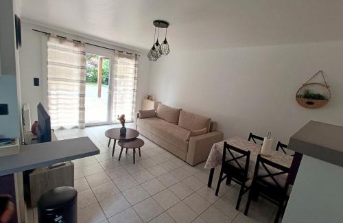 Saint-Aignan-Grandlieu Apartment | T1 cosy avec jardin à 7 min de l'aéroport, proche de Nantes