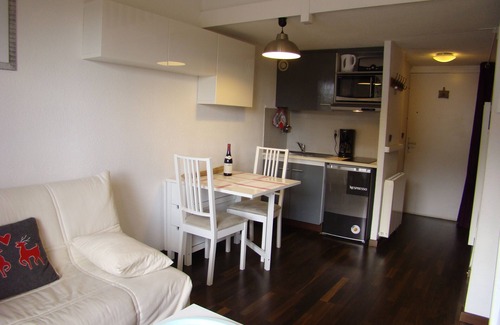 Font-Romeu-Odeillo-Via Apartment | T1+mezz 4/5 pers, center, 50m from the cable cars, superb view, terrace, classified 3*.