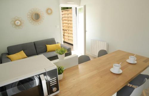 Angouleme Apartment | T2 - 28m2 avec cour et stationnement, wifi et linge fournis