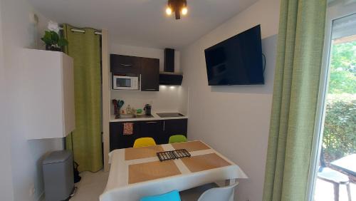 Aureilhan Apartment | T2, 50m du lac, PISCINE, WIFI, jardin terrasse sans vis-à-vis, 1 à 4 pers