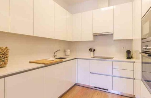 Lisbon Old Town Apartment | T2 6 pax Center Gardens luxuries apartments