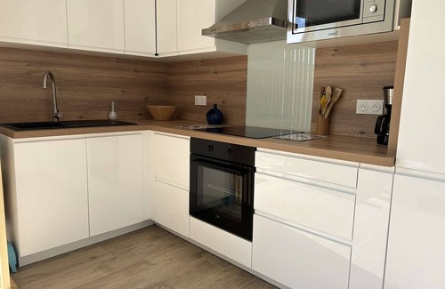 Saint-Pierre-la-Mer Apartment | T2 Apartment with Cabin, Terrace, Air Conditioning in Saint Pierre la Mer