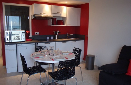 Saint-Laurent-du-Var Apartment | T2, air-conditioned, Wifi (fibre), Sea view, Free private parking. Beaches 5 min away (2)