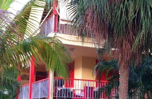 Deshaies Apartment | T2 air-conditioned DAKOTA, DESHAIES, 350m from Grande Anse beach, 2/4 people, kitchen, bathroom