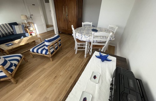 Saint-Quay-Portrieux Apartment | T2 apartment for 4 people "feet in the water" (beach 20 meters)