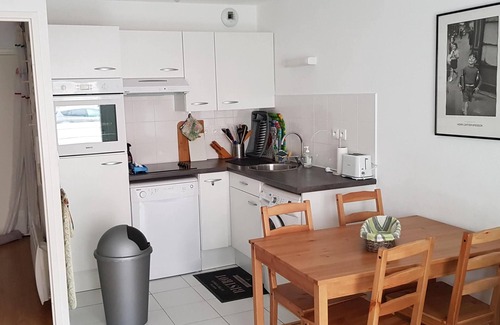 Fort-Mahon-Plage Apartment | T2 apartment + cabin area in the immediate vicinity of the beach. Parking space