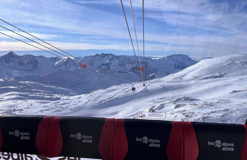 Les Deux Alpes Apartment | T2 apartment + ski-in/ski-out mountain corner with parking at Les 2 Alpes.
