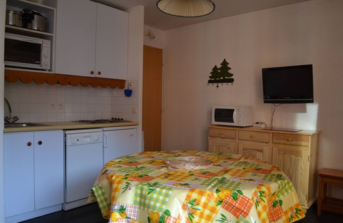 Risoul Apartment | T2 apartment sleeps 6 on the slopes.