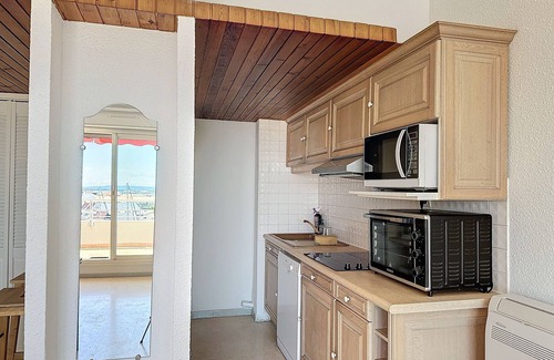 Carnon-Plage Apartment | T2 Apartment with Terrace, Air Conditioning and Parking