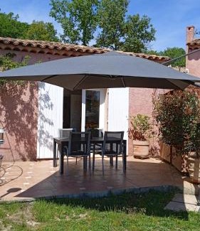 Neoules House | T2 au calme avec piscine