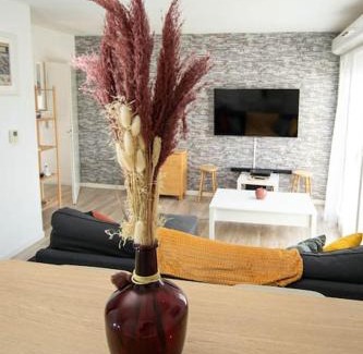 Buchelay Apartment | T2 au calme proche gare, parking privé