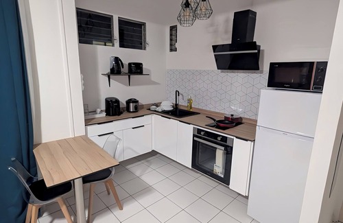 Fort-de-France Apartment | T2 au Confort tropical downtown!