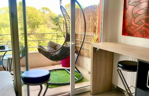 Juvignac Apartment | T2 avec grande terrasse plongeant sur une forêt