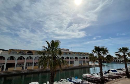 Sete Apartment | T2 avec loggia vitrée, terrasse, parking à Sète - FR-1-338-589