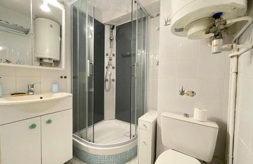 Sete Apartment | T2 avec loggia vitrée, terrasse, parking à Sète - FR-1-338-589