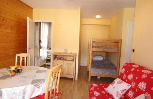 Bagneres-de-Luchon Apartment | T2 bis au pied du télécabine, balcon, garage, centre-ville de Luchon - FR-1-313-160