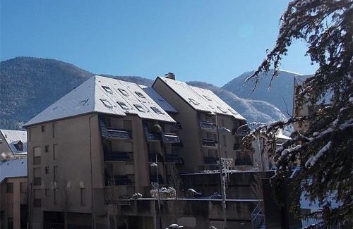 Bagneres-de-Luchon Apartment | T2 bis au pied du télécabine, balcon, garage, centre-ville de Luchon - FR-1-313-160
