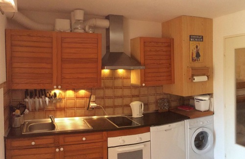 Le Pradet Apartment | T2 by the sea, 150 m to the beach/sea, TOPP prices, FREE: WLAN, pool, tennis