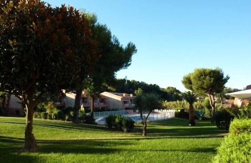 Le Pradet Apartment | T2 by the sea, 150 m to the beach/sea, TOPP prices, FREE: WLAN, pool, tennis