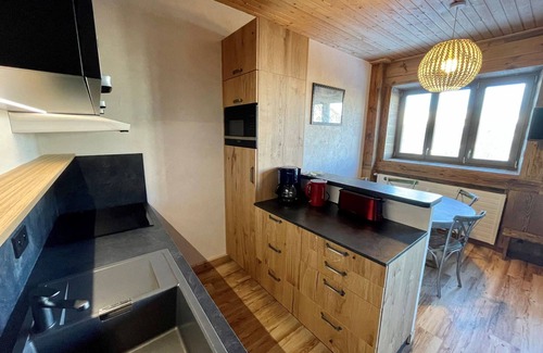 Courchevel Apartment | T2 cabin in Courchevel with slope access, parking and wifi