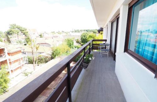 Arcachon Apartment | T2 Confortable avec Balcon, Parking et Équipements, Centre Arcachon, Proche Plage et Casino - FR-1-474-72