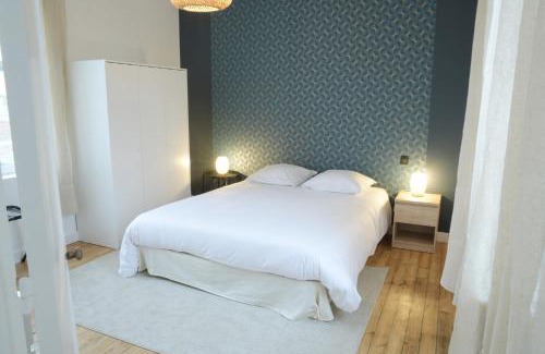 Cognac Apartment | T2 de 55m2 avec toit terrasse, hyper centre, wifi, draps, savons et serviettes fournis