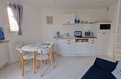 Fouras Apartment | T2 Duplex * cosy and bright 26 m2, with a small sea view at 400 m, for 2