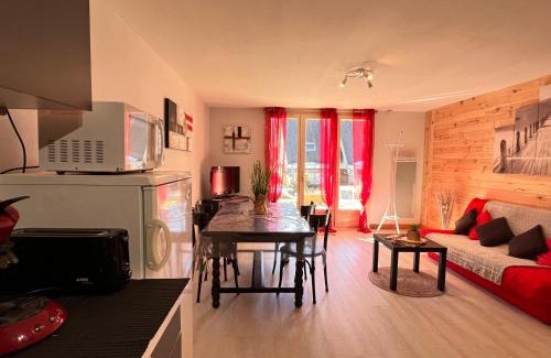 Cauterets Apartment | T2 ensoleillé. Terrasse et vaste jardin commun