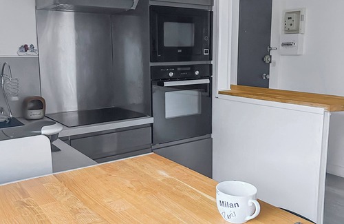 Bayeux Apartment | T2 Fitted kitchen, Private parking, sleeps 4