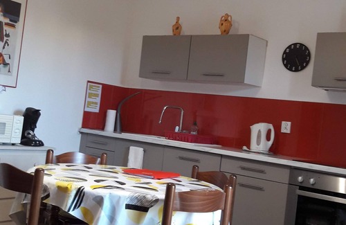 Six-Fours-les-Plages Apartment | T2 garden level in villa. Swimming pool. 500 m. from the sea. 30 mins walk from SANARY