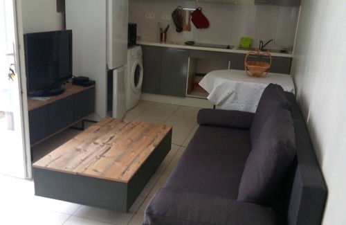 Le Muy Apartment | T2 garden level in villa