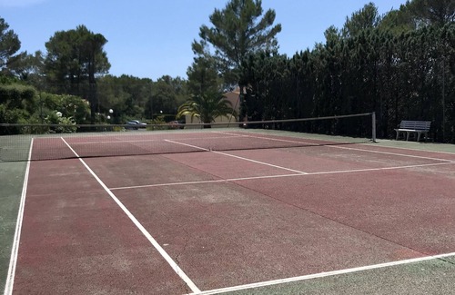 Valescure Apartment | T2 Golf de Valescure, swimming pool, tennis court and private garden