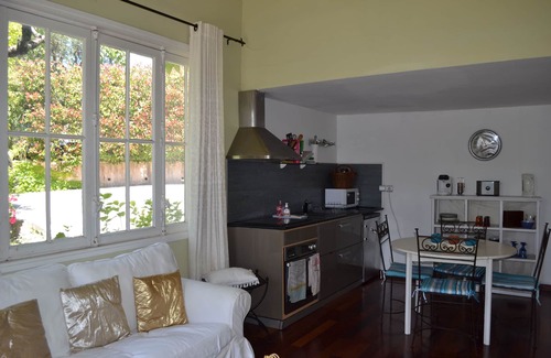 Chateauneuf-Grasse Apartment | T2 independent garden level of a charming country house with pool in dominant position