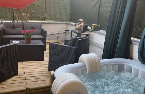 Epinay-sur-Seine Apartment | T2 jacuzzi 6 stade de France and porte de paris streetcar stations