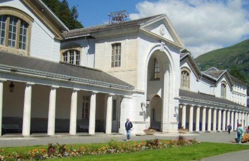 Bagneres-de-Luchon Apartment | T2 Lumineux Centre Luchon, 4 Pers, Parking, Proche Thermes & Télécabine - FR-1-313-230