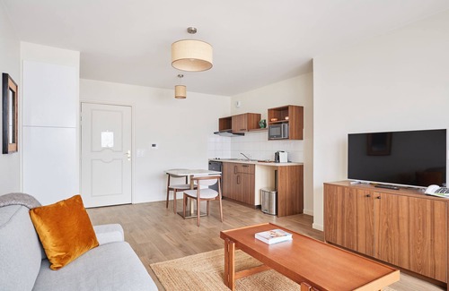 Levallois-Perret Condo | T2 moderne 4 pers. | Paris à 5 min de train