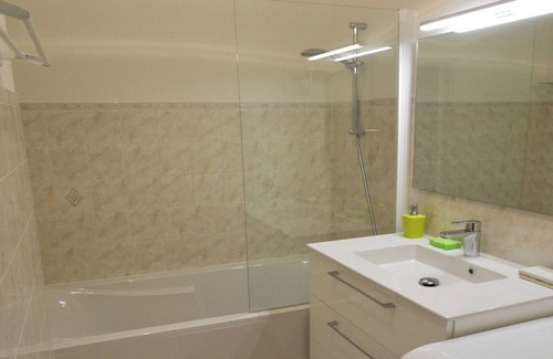 Six-Fours-les-Plages Apartment | T2 new and air conditioned Domaine de la Coudoulière 300 m from the beaches