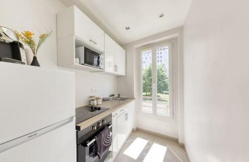 Batignolles Apartment | T2 parisien- 1 min à pied du Métro Ligne 13 & 14