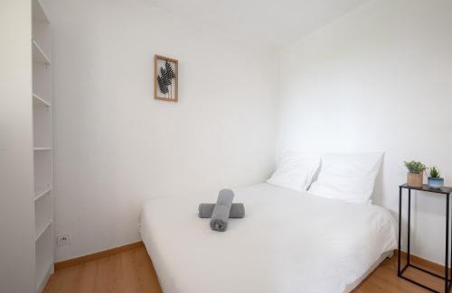 Rangueil-Sauzelong-Pech David-Pouvourville Apartment | T2 Rangueil - Terrasse + 2 Parkings - 4 personnes